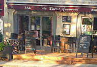 Au Bistrot Gourmand outside