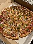 Jimmy Tomato’s Bombay Curry Pizza food