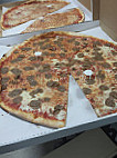 Mr. Nino's Pizza food