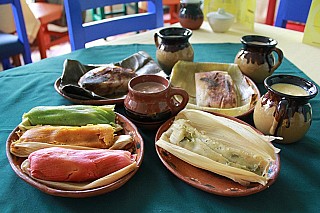 Tamales y Atoles