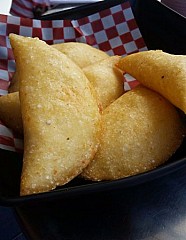 La Mezquita Empanadas con Aji