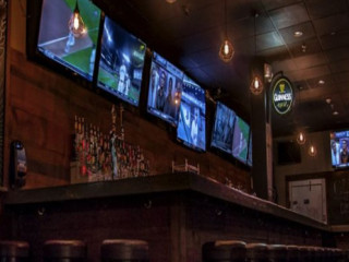 Clutch Kitchen & Sports Bar