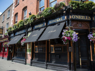 O'neills Victorian Pub Townhouse