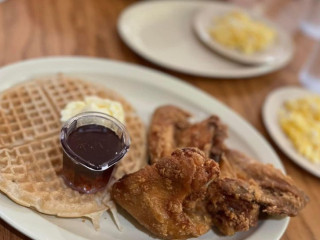 Roscoe 's Chicken 'n Waffles