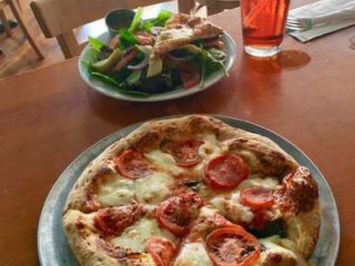 Zellas Pizzeria