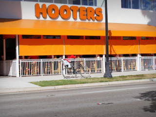 Hooters