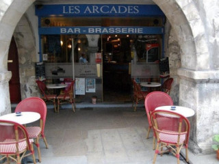 LES ARCADES