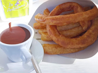 La Antillana Churros-chocolate