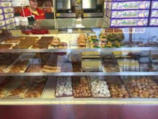 Mr. Ronnie's Famous Hot Donuts