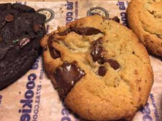 Insomnia Cookies