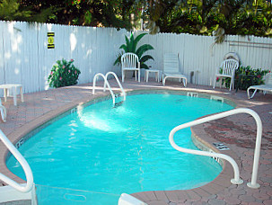 Island Paradise Cottages Of Madeira Beach