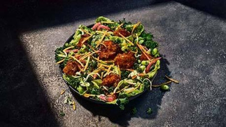 Halv Citrus Asiatisk Crunch Sallad Med Kyckling