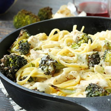 Klassisk Broccoli Chicken Alfredo